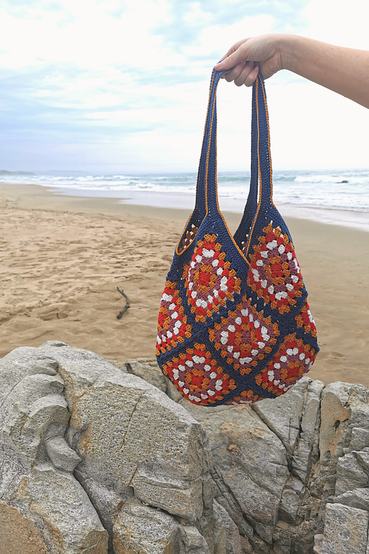 Granny Square Tote Bag free crochet pattern
