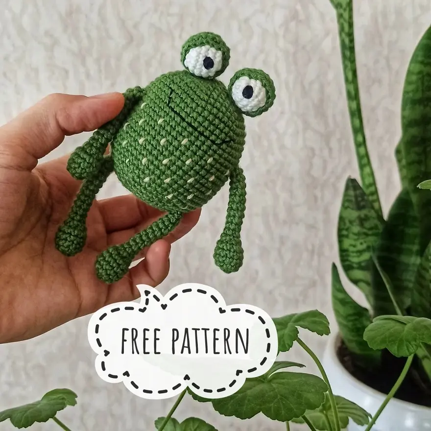 Crochet frog amigurumi