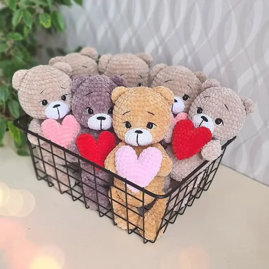 Valentine teddy bear free crochet pattern