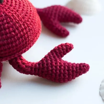 Crochet crab claws