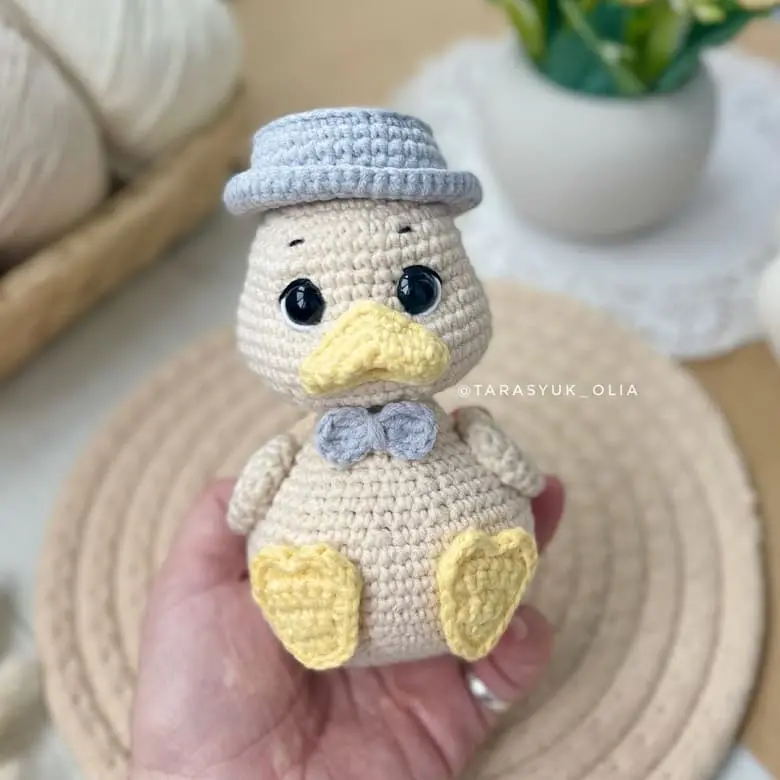 Crochet duck with hat