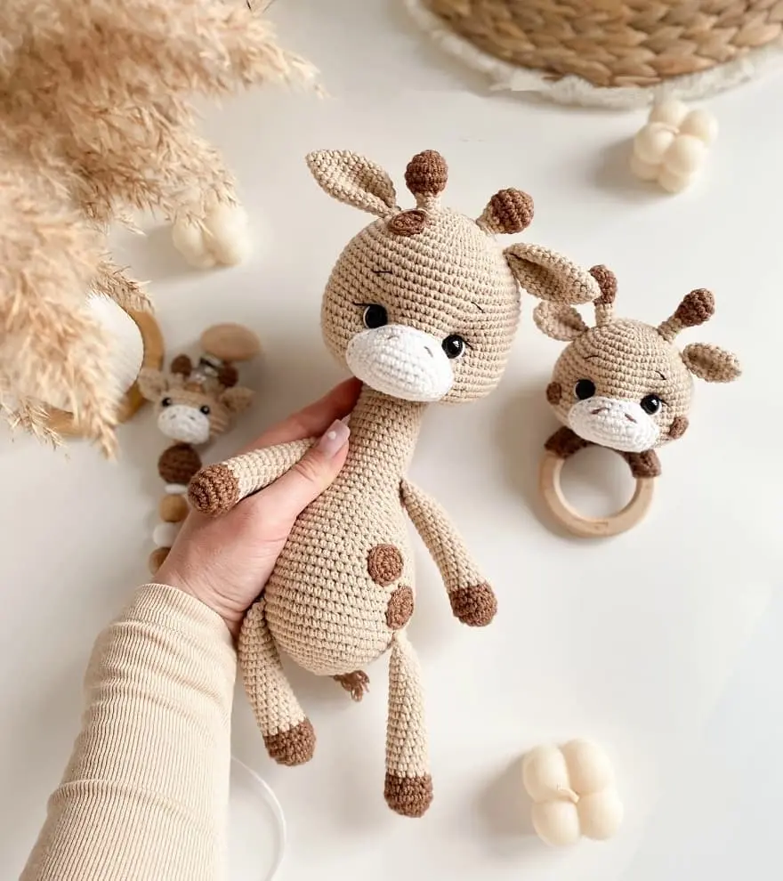 Crochet giraffe amigurumi