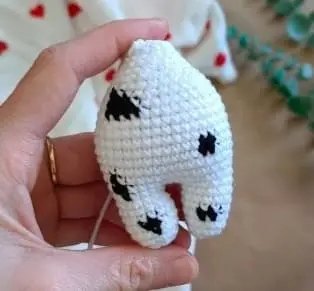 Crochet Dalmatian legs and body