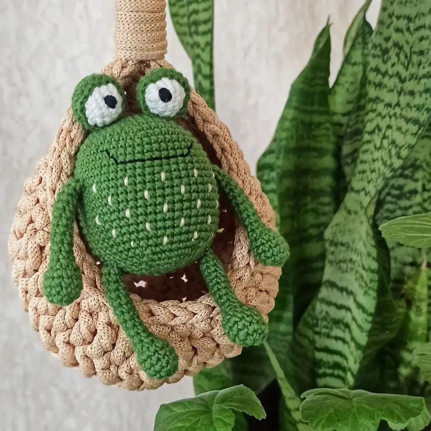 Little frog free amigurumi pattern