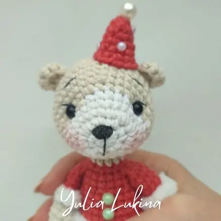 Crochet bear in a hat