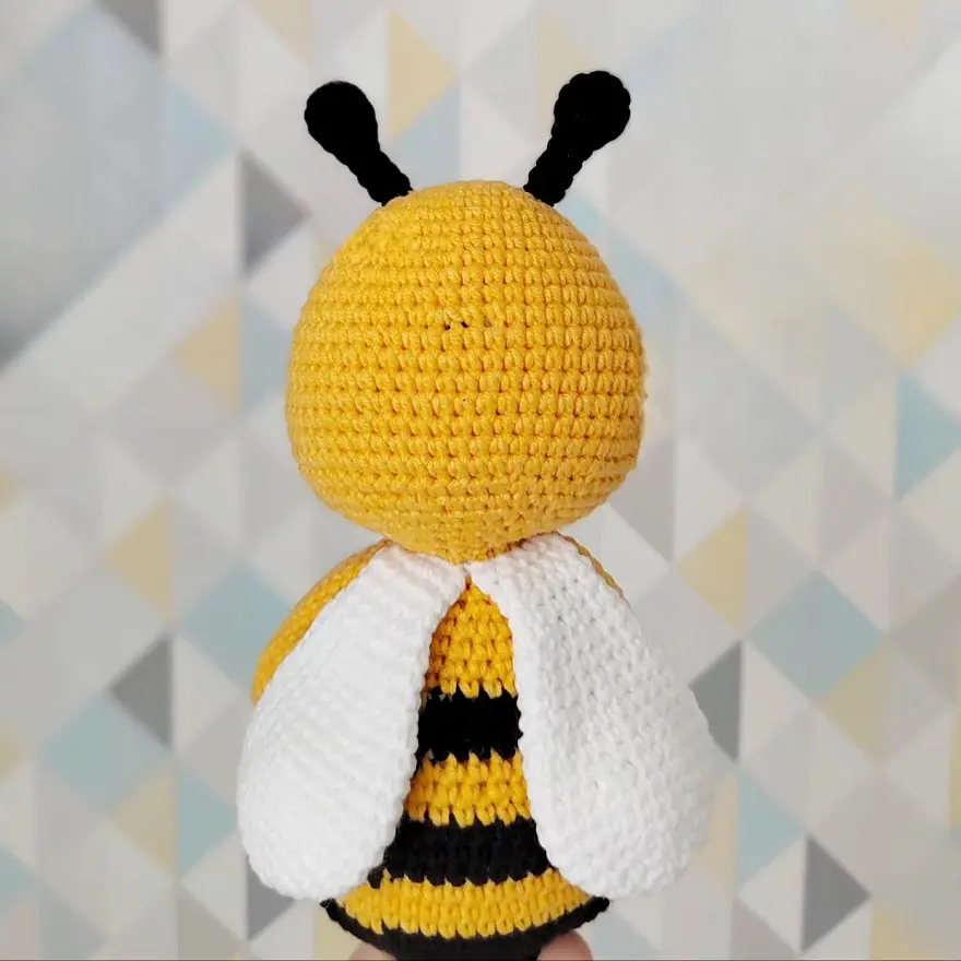 Crochet bee amigurumi