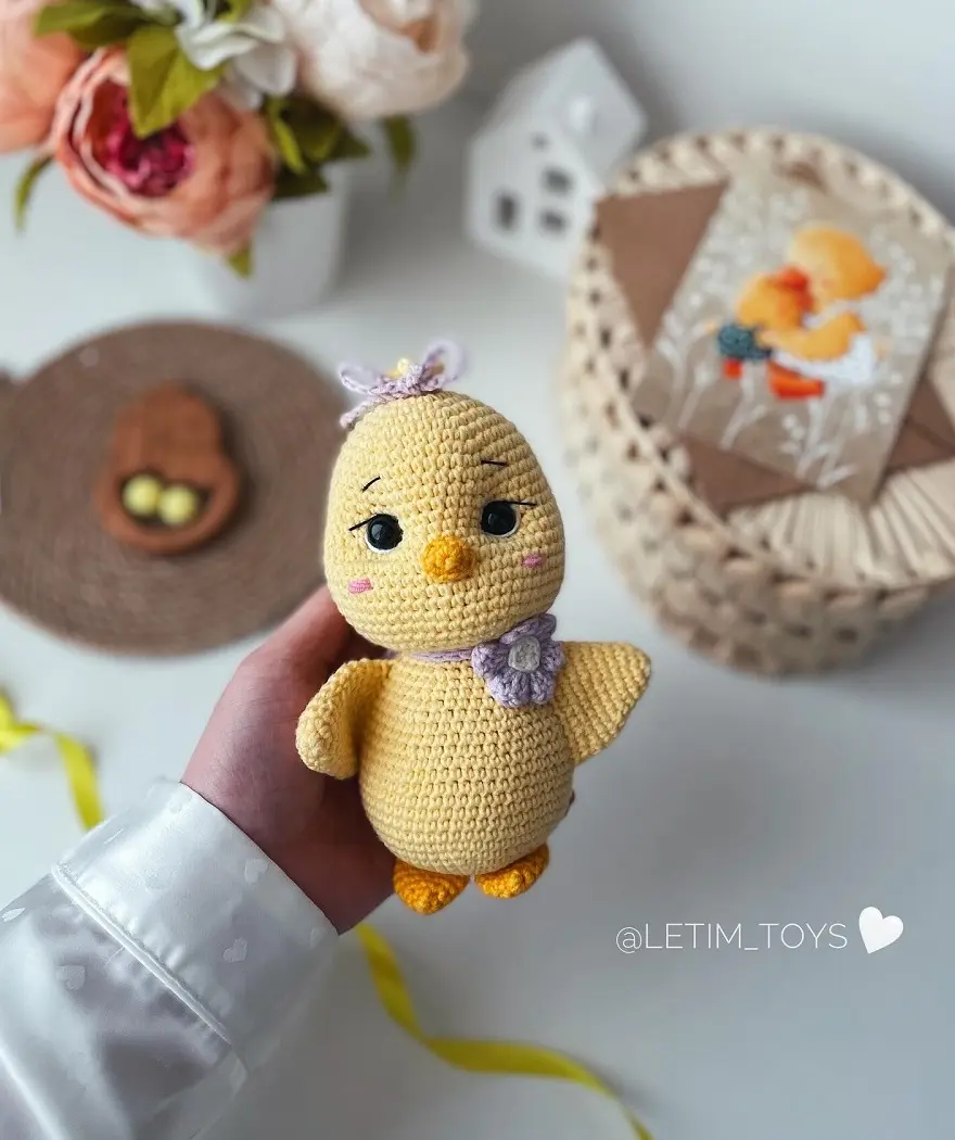 Free crochet spring chick pattern