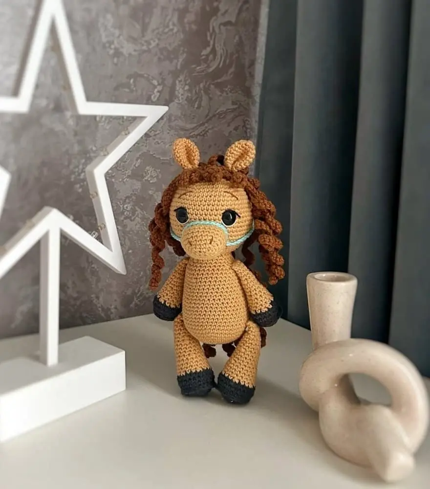 Cute horse free amigurumi pattern