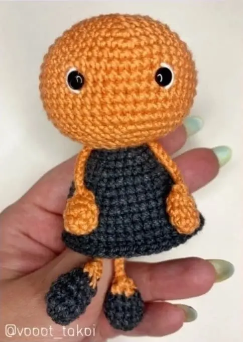 Crochet pumpkin witch amigurumi