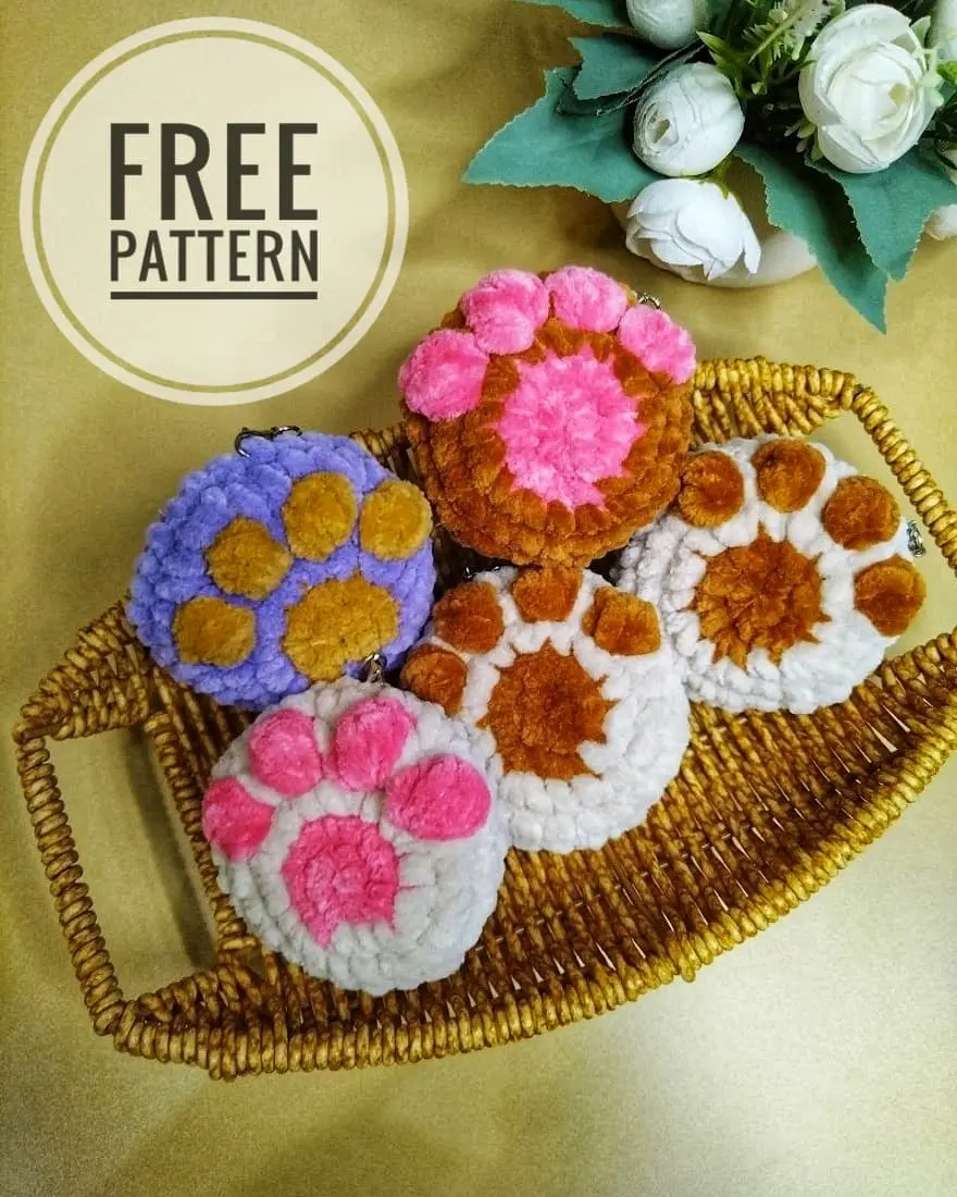 Crochet kitty paw pattern
