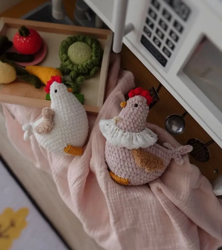 Crochet chicken amigurumi