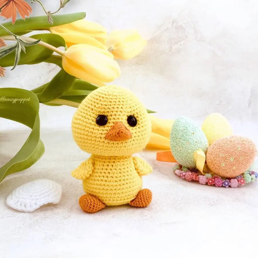 Cute little chick free amigurumi pattern