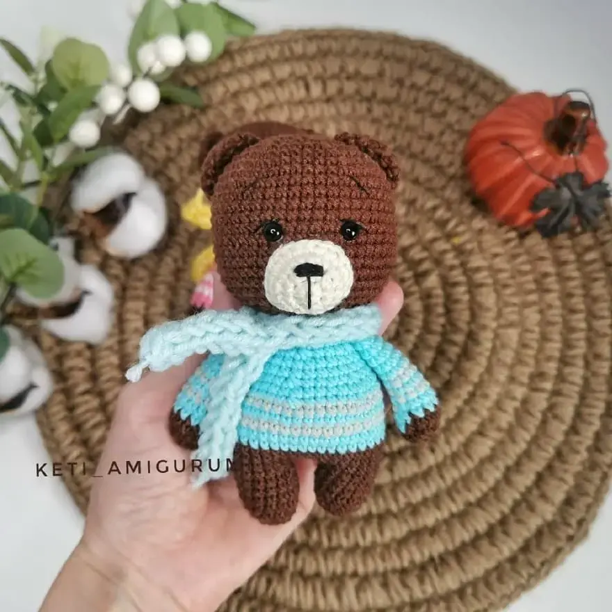 Crochet bear amigurumi