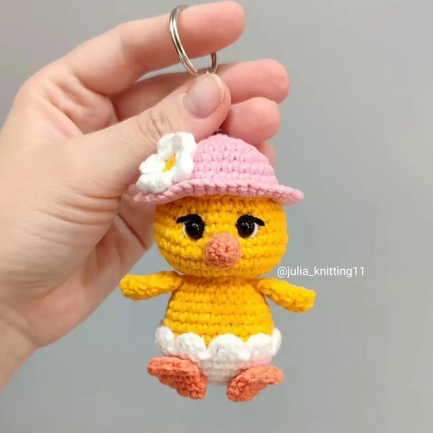 Crochet chick with hat free pattern
