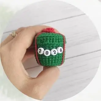 Crochet gift box