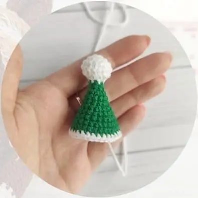 Crochet hat for the toy