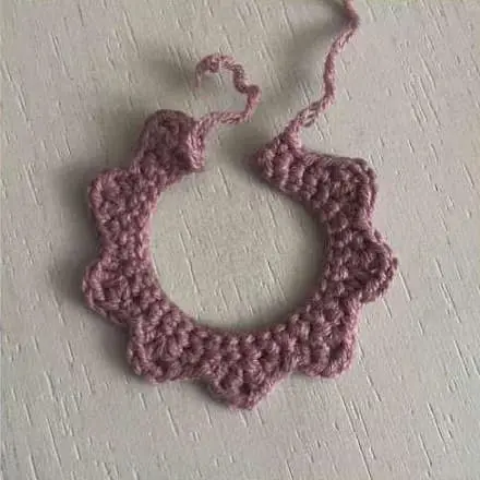 Crochet collar for a toy Crochet collar for a toy