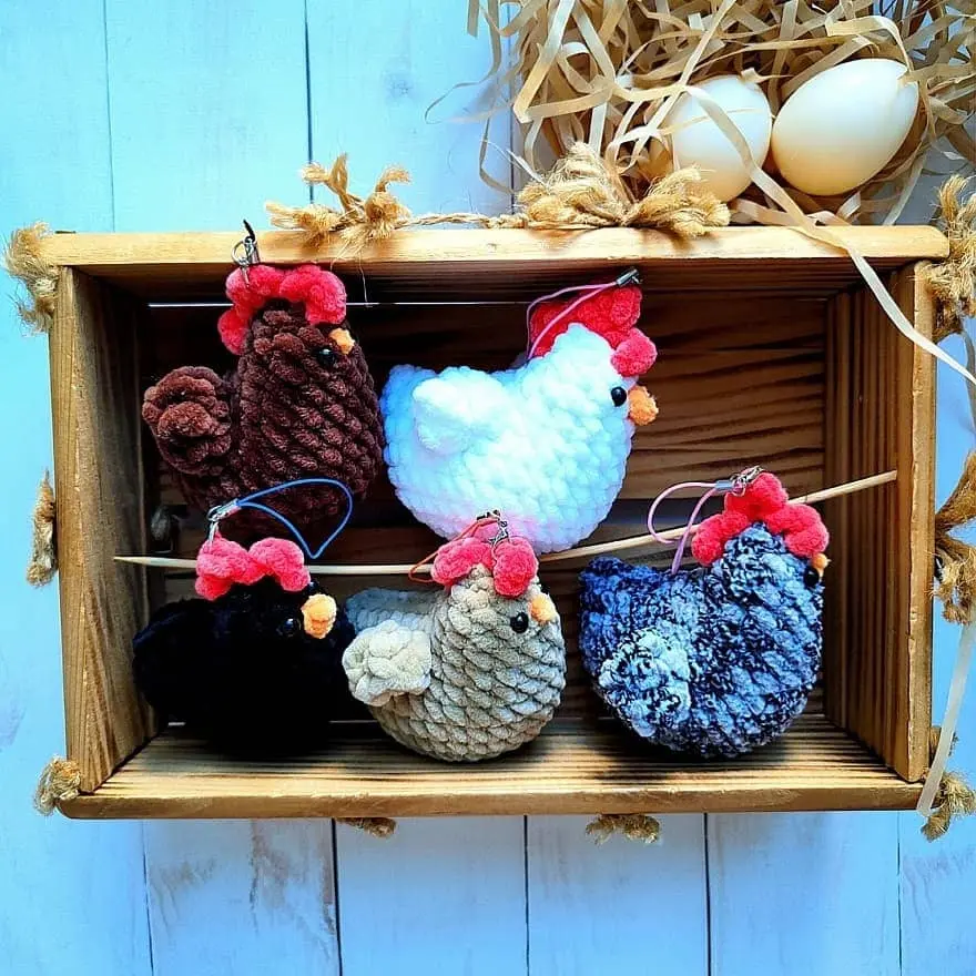 Crochet chicken keychain free pattern