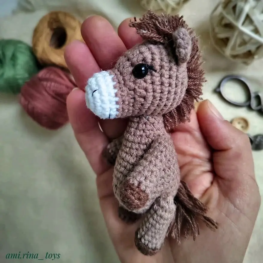 Crochet little horse amigurumi