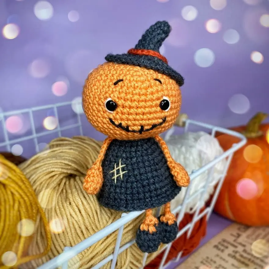Amigurumi pumpkin witch