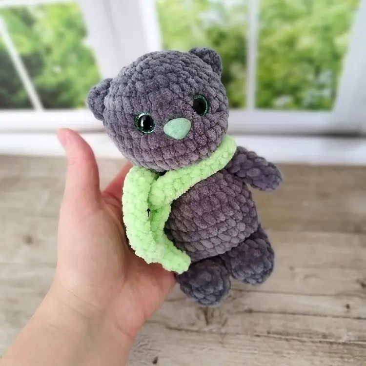 Crochet kitten from plush yarn