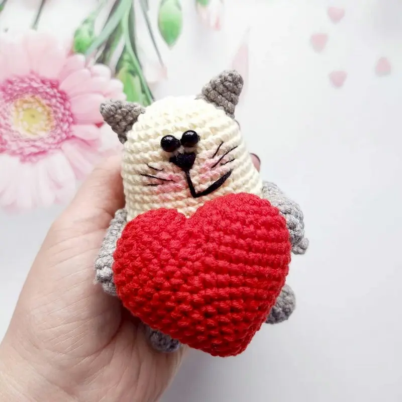 Crochet Valentine cat