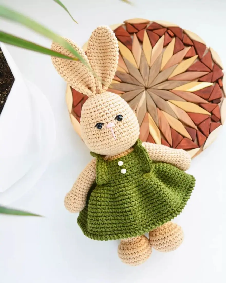 Amigurumi bunny in dress