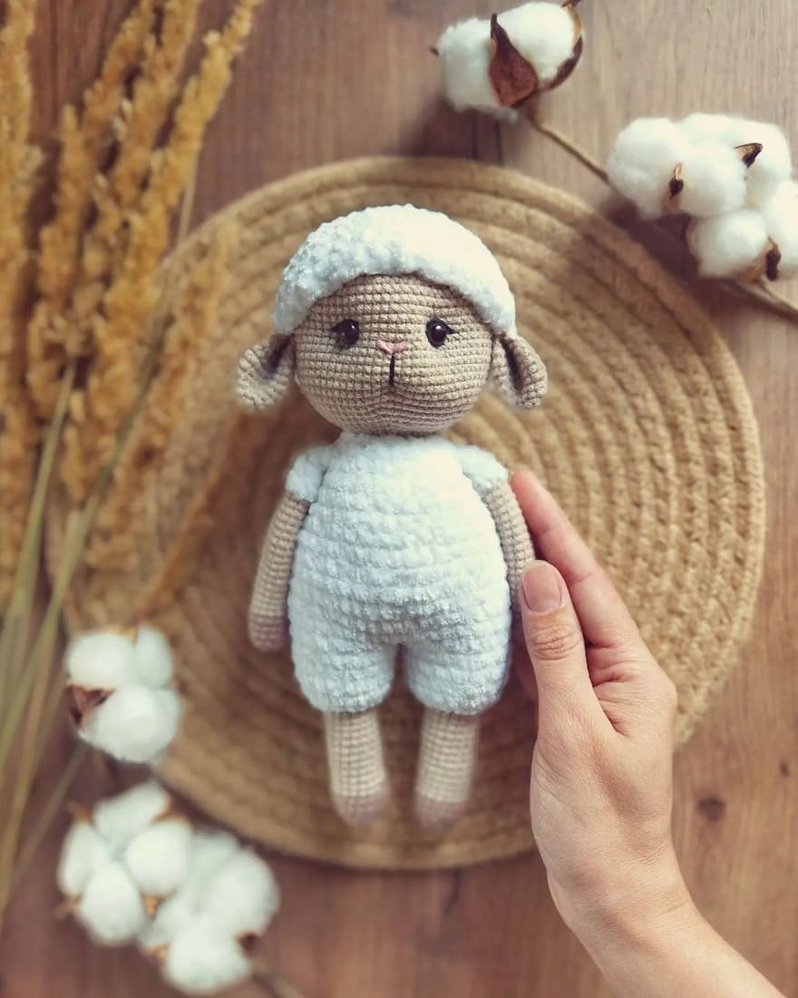 Amigurumi Cute Sheep Free Pattern